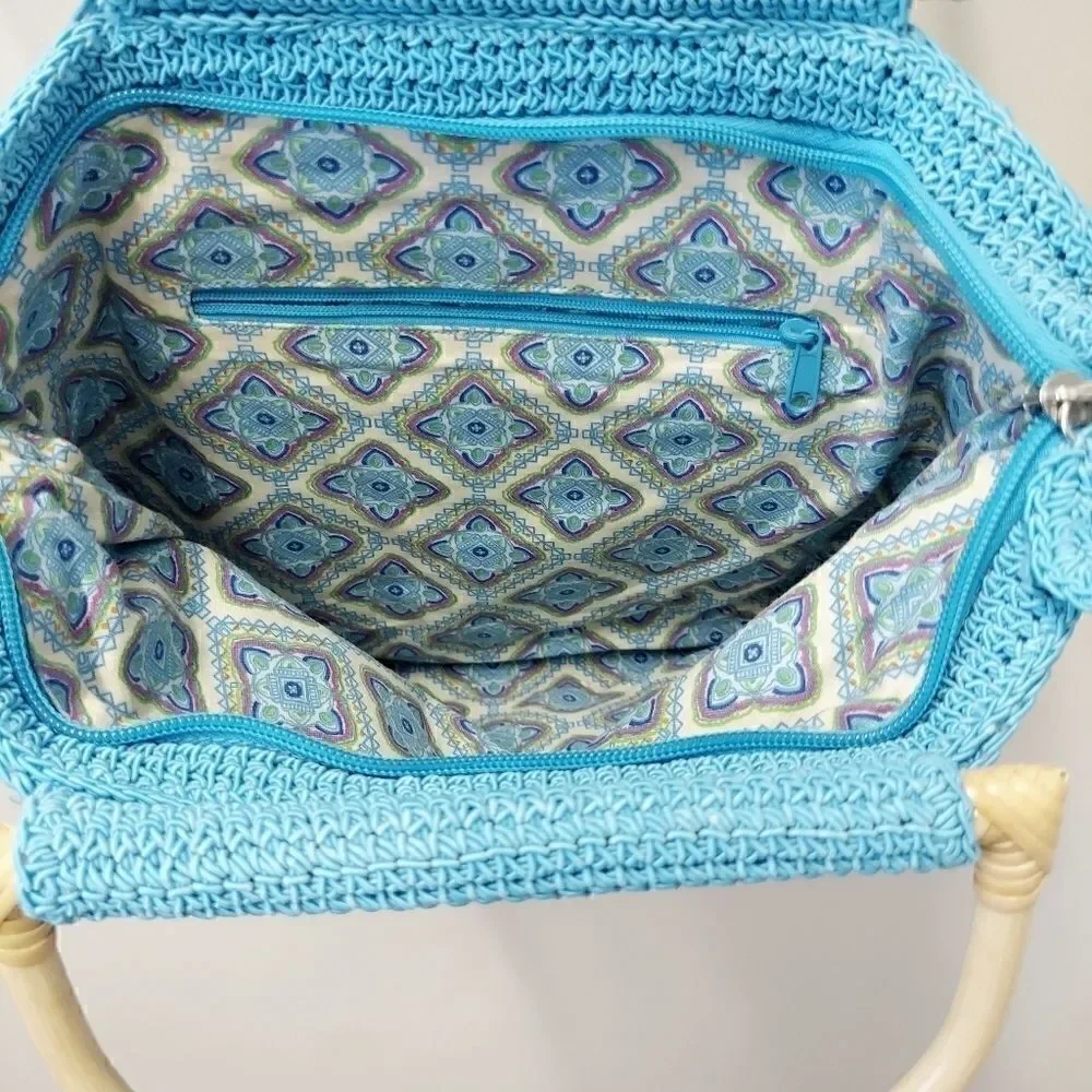 Crochet wood handle clutch